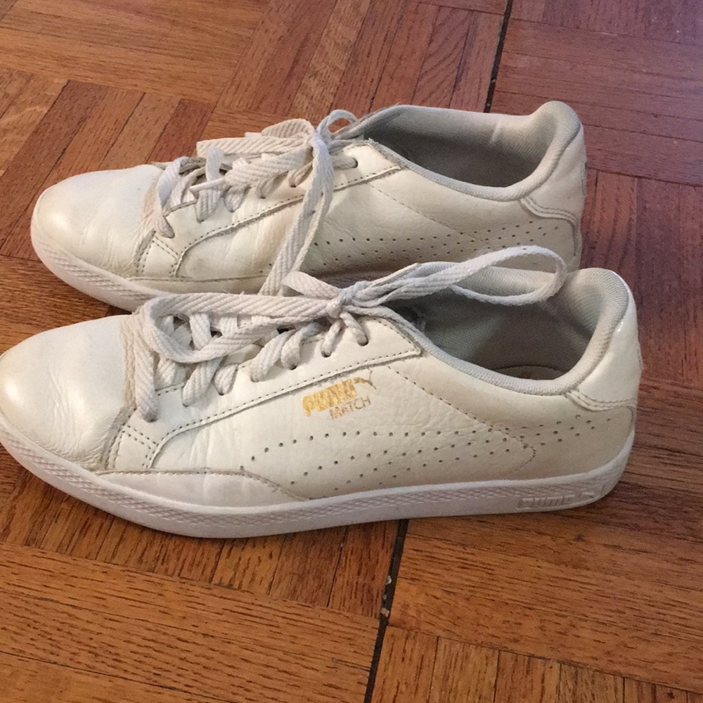 Beige/cream puma sneakers